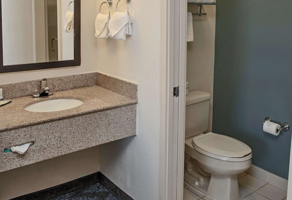 Sleep Inn Lake Wright Norfolk Airport 13/55