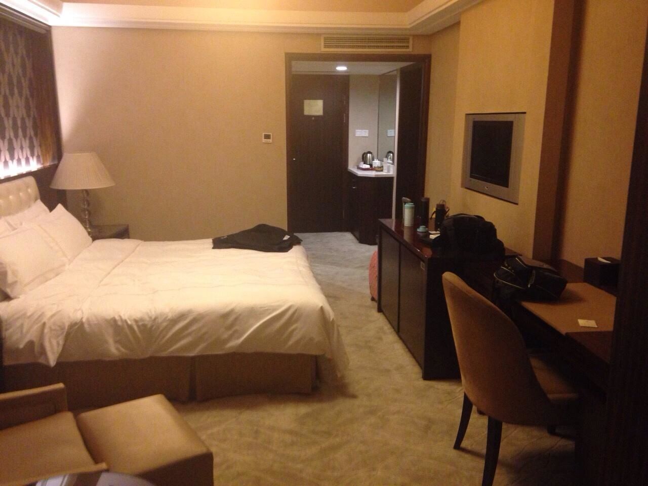 PRESTIGE, KING BED, LAKE VIEW