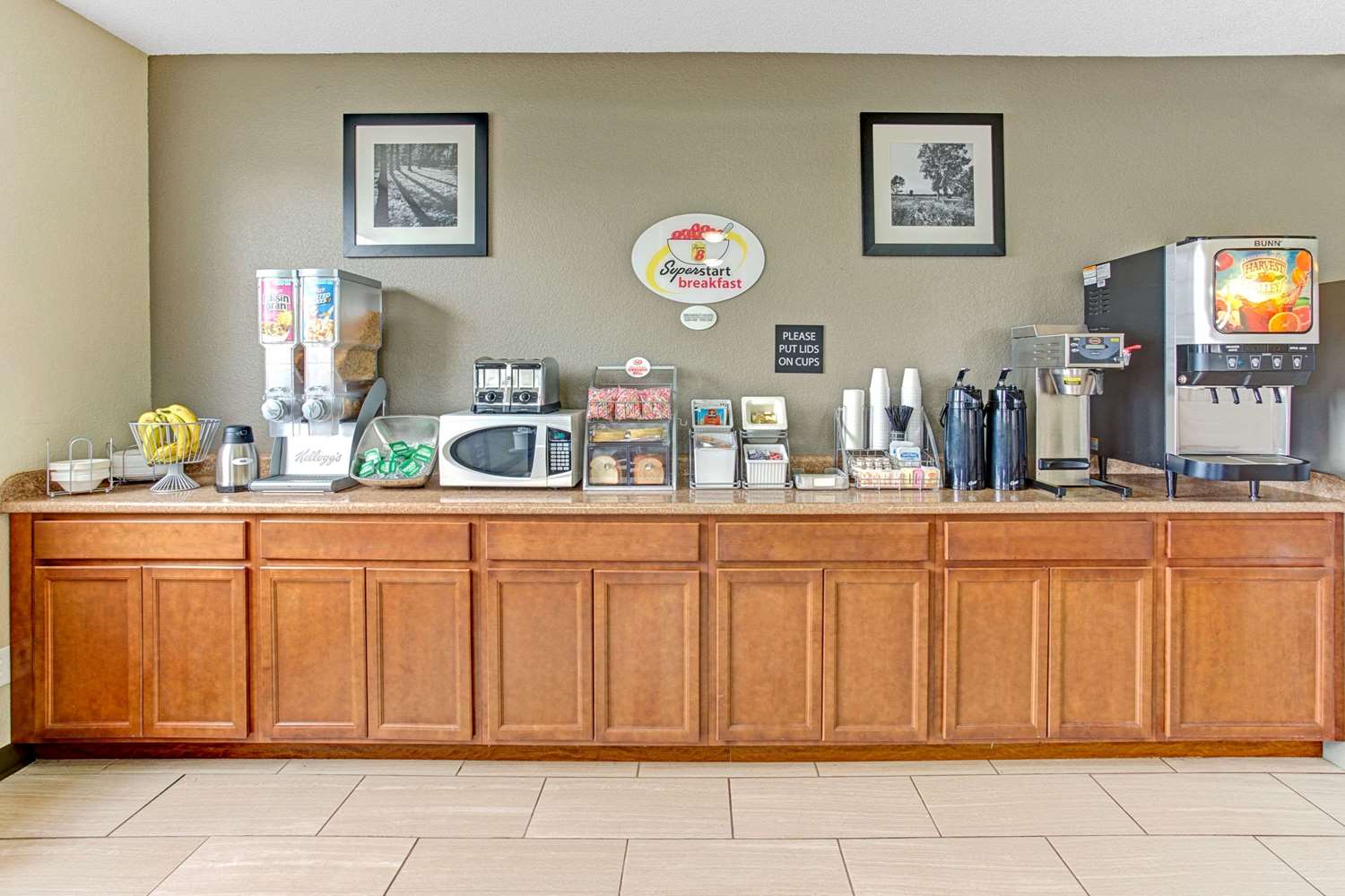 Super 8 by Wyndham Gurnee 5/17