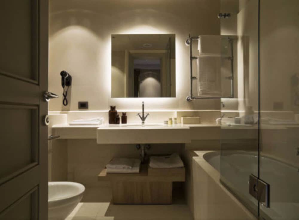 A.Roma Lifestyle Hotel 69/72