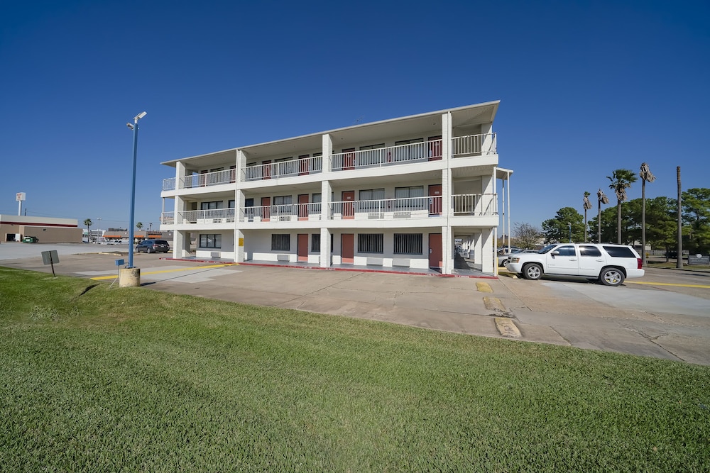 Americas Best Value Inn & Suites Humble 2/40
