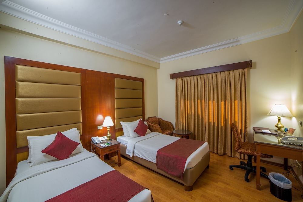 HOTEL RAJ PARK(FORMELY -RAMADA RAJ PARK INN) 12/63