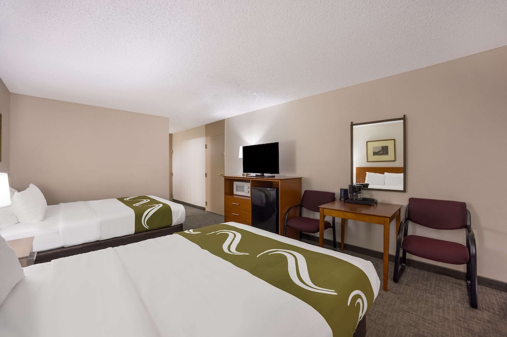 Room, 2 Queen Beds, Pool Side