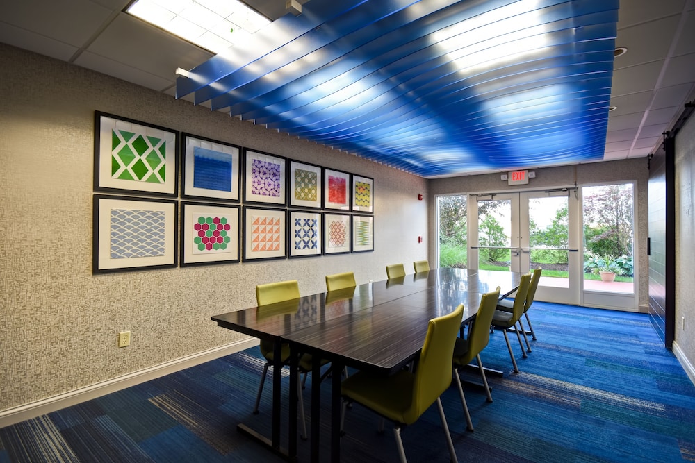 Holiday Inn Express Suites Schererville 6/57