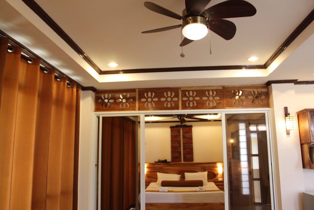 Palms Cove Resort 12/73