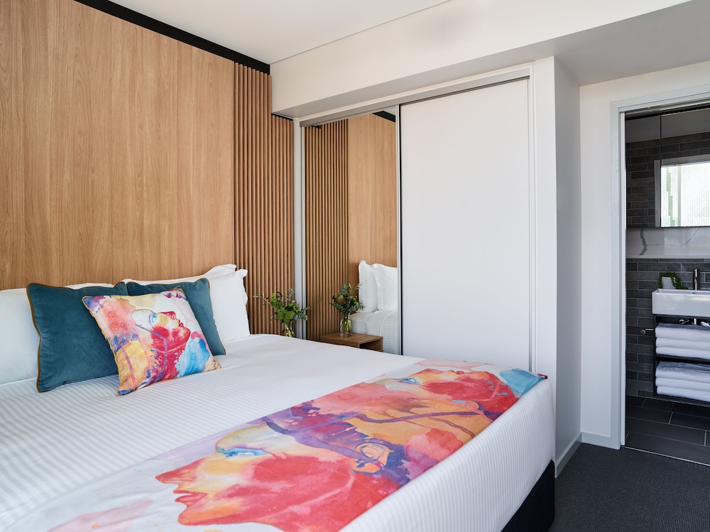 3 BEDROOMS, RESIDENCE