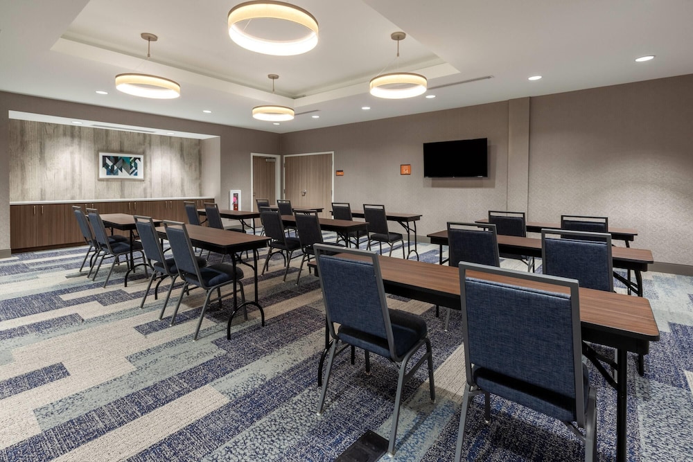 La Quinta Inn & Suites by Wyndham Middletown-Goshen 30/36