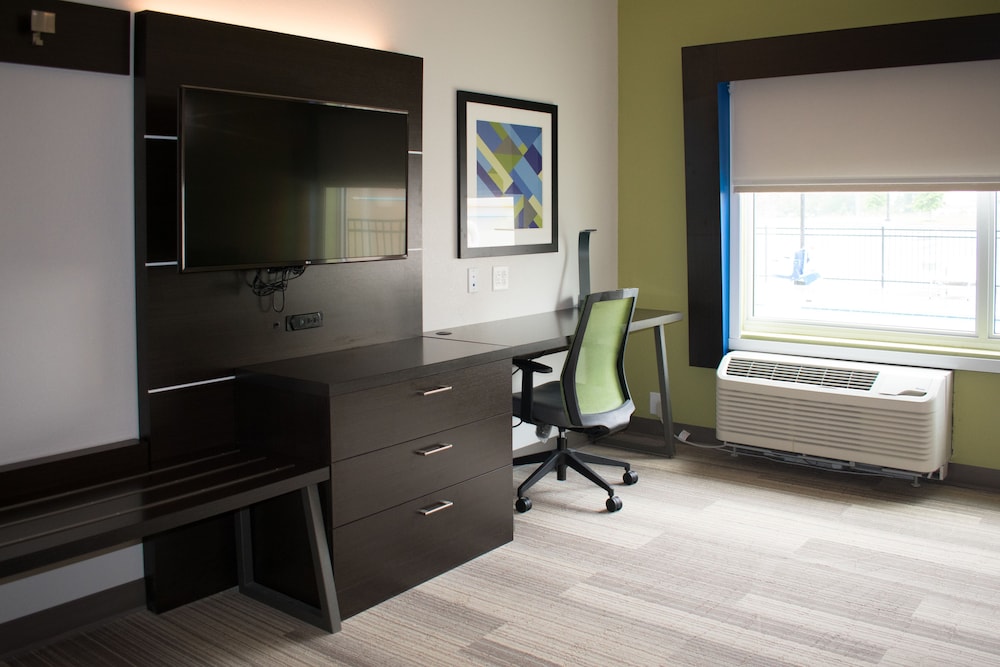 Holiday Inn Express & Suites West Memphis 44/53