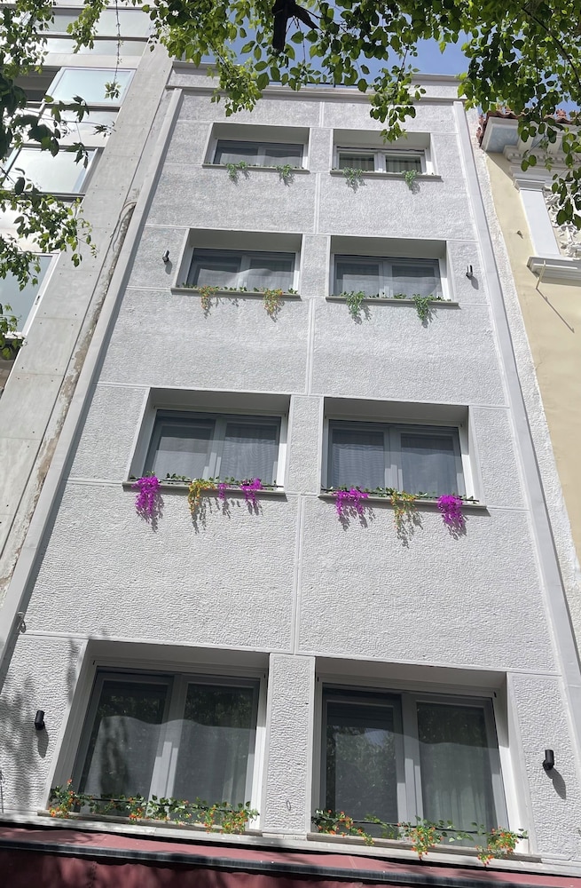 Small Funny World Athens - Hostel 1/50