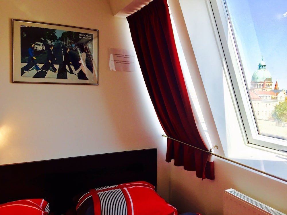 A T Holiday Hostel Wien 21/77
