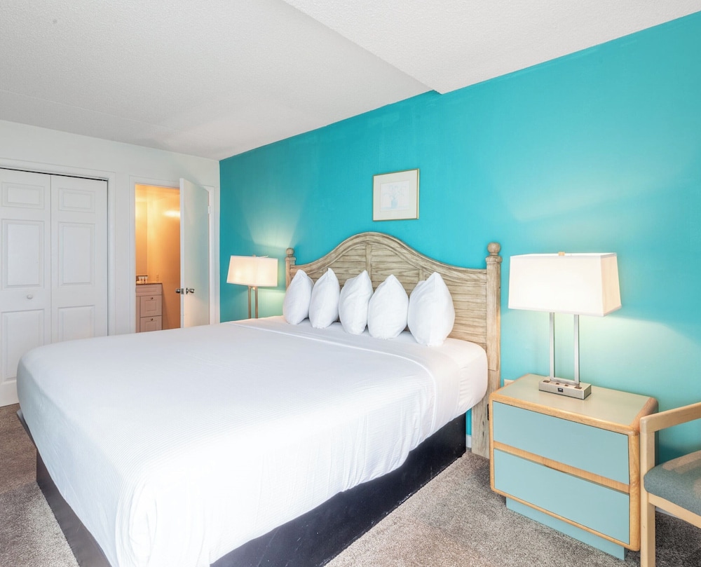3 Bedrooms, Condo, Traditional, 2 Queen and Twin Beds, Bay View, Sofa 9/10