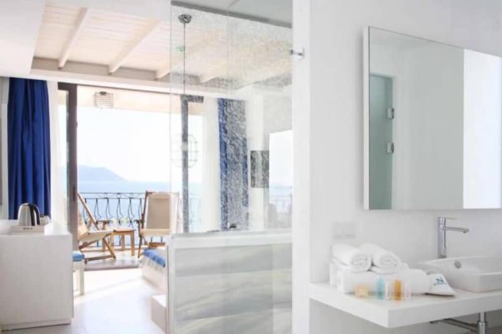 Nur Beach Hotel 37/41