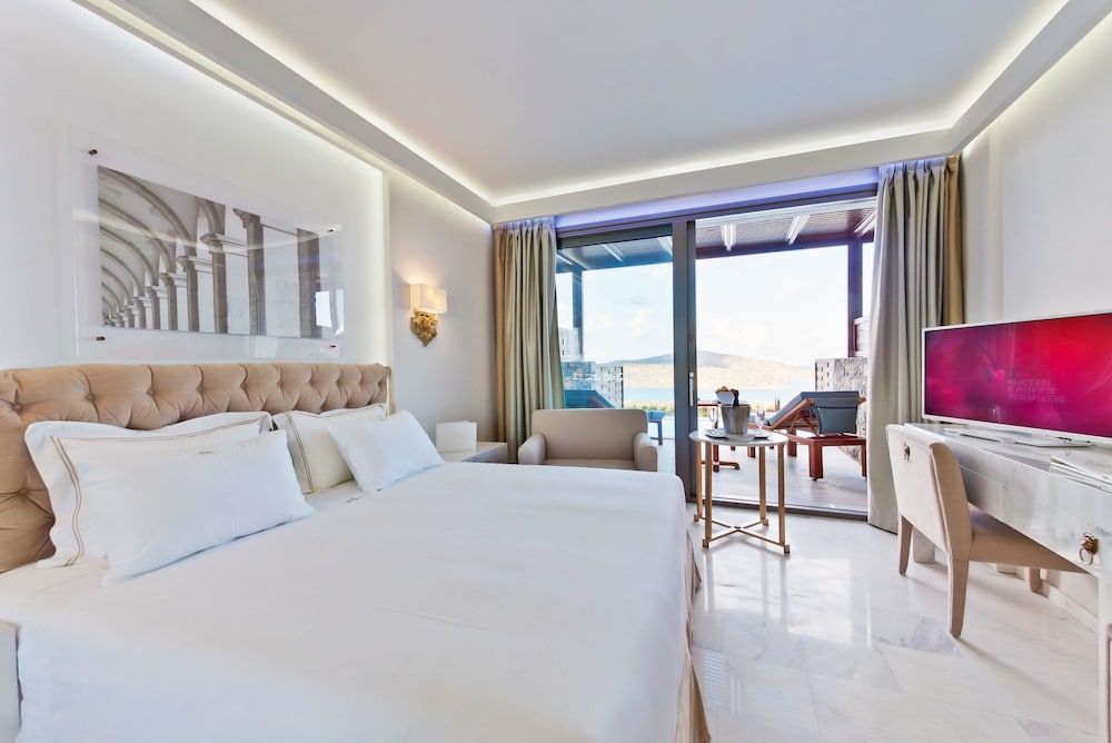 DELUXE, SEA VIEW, PRIVATE POOL