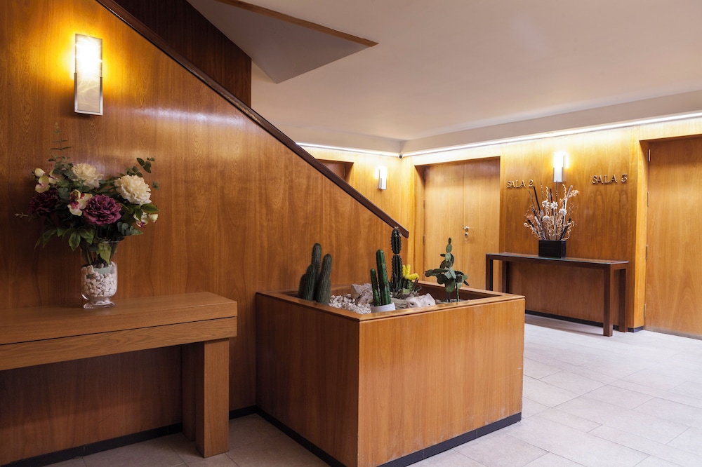 Don Paco Hotel 10/77