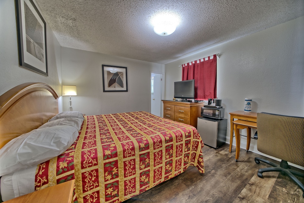 1 BEDROOM, CONDO, POOL VIEW
