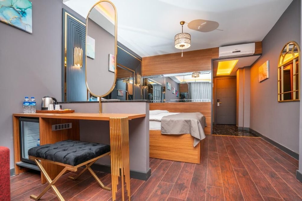 Eagle Palace Suites 6/50