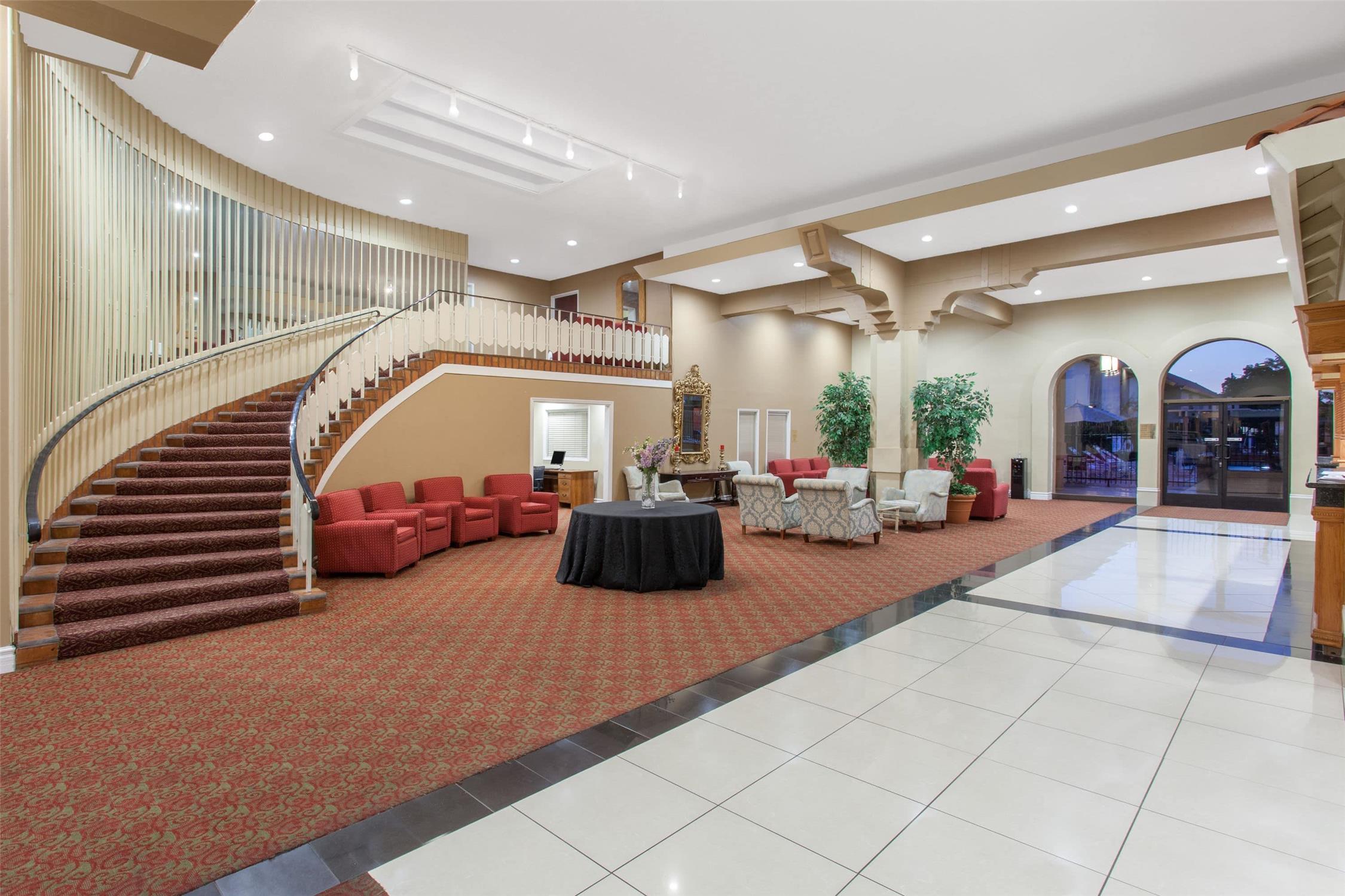 Ramada by Wyndham Fresno North 7/43