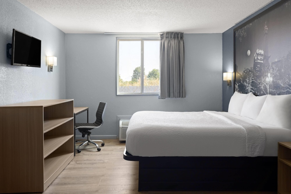 Super 8 by Wyndham Fort Wayne 22/58