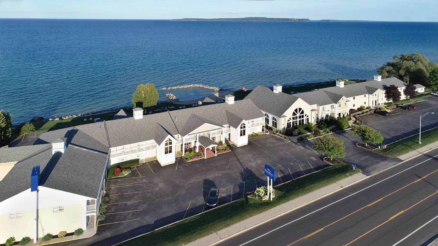 Baymont by Wyndham St. Ignace Lakefront 43/54