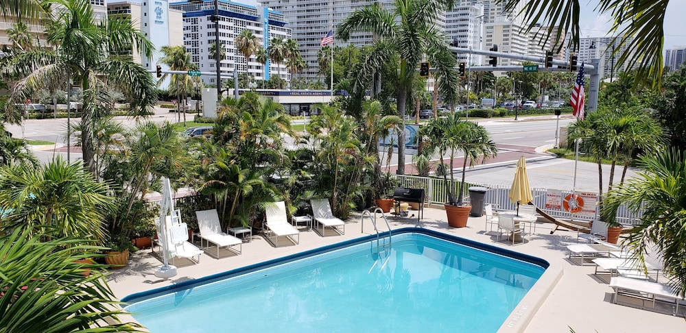 Ocean Mile Hotel 7/65