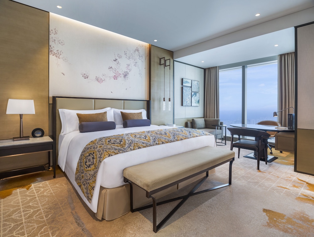 Room, King Bed, Partial Lake View