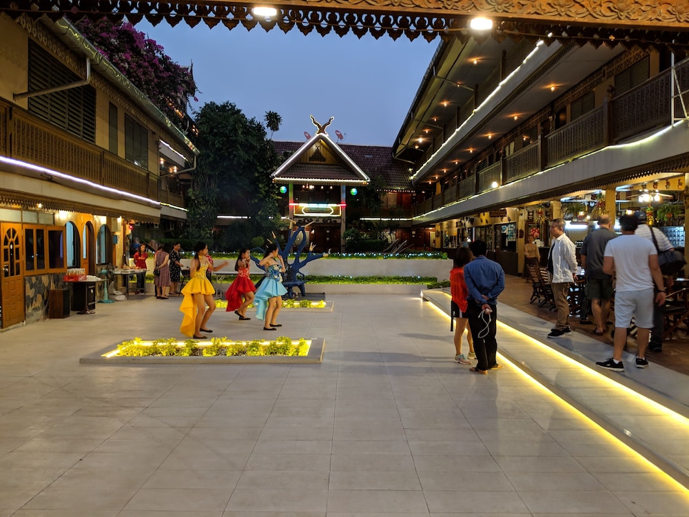 Collection O Khu Mueang near Tha Phae Gate formerly Lai Thai Guesthouse 44/64