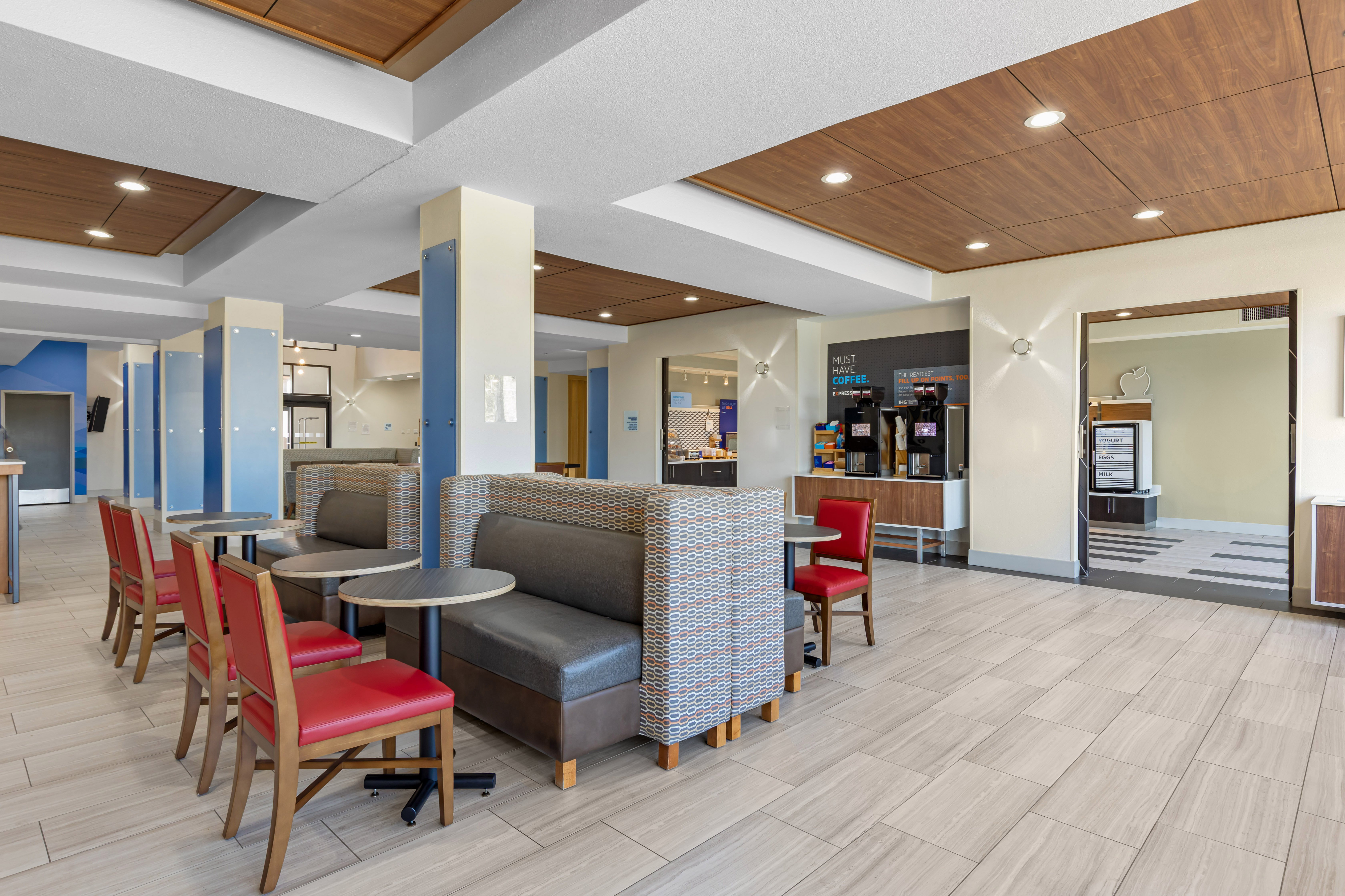 Holiday Inn Express Hotel Suites Fairfield North 43/63