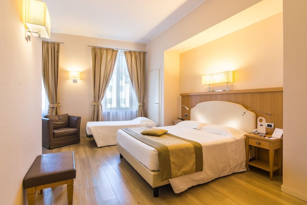 Hotel Sirmione E Promessi Sposi 28/69