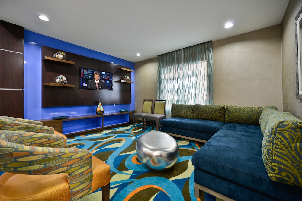 Holiday Inn Express Hotel Suites Forrest City 37/52