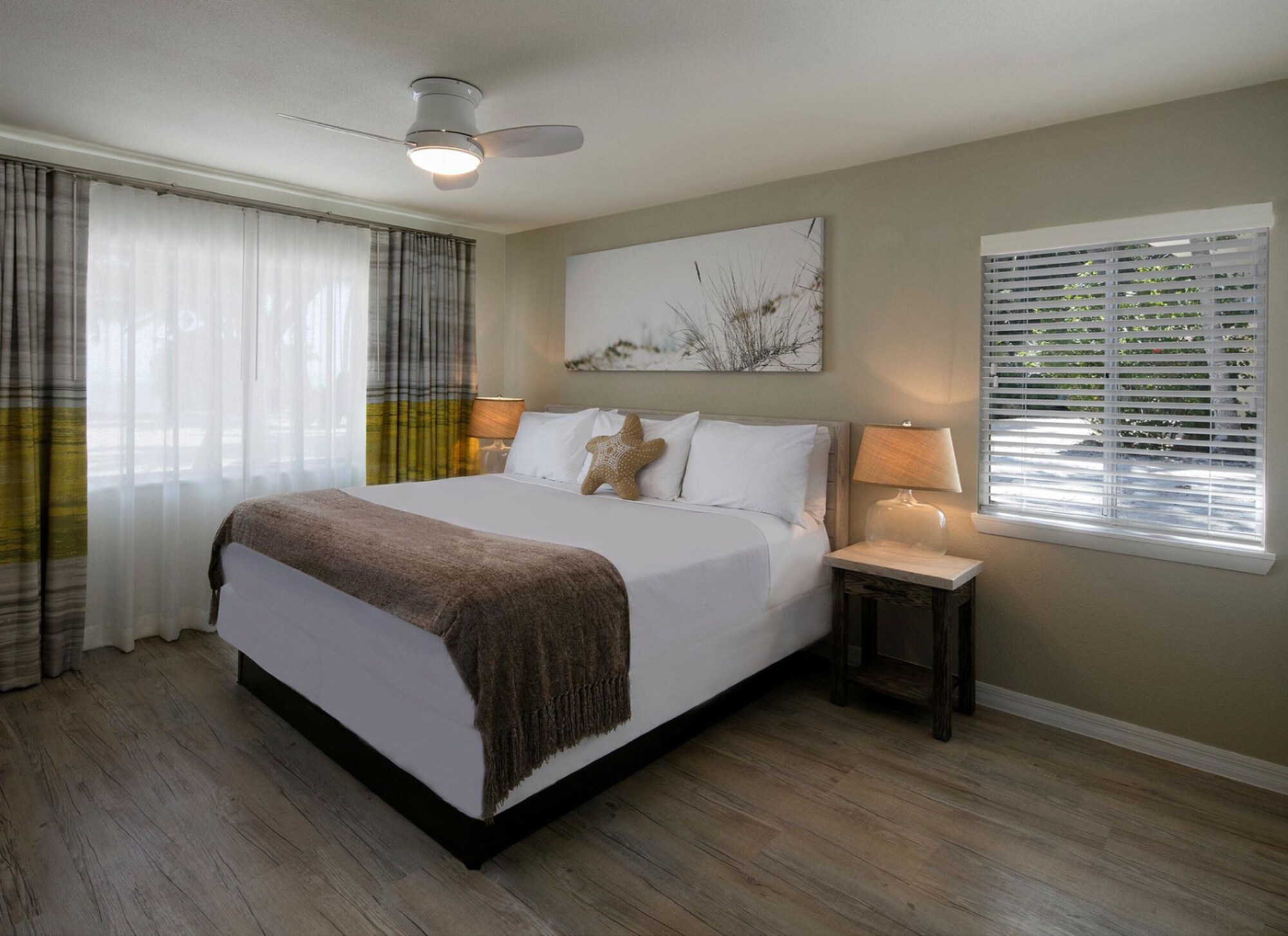 Studio, Suite, Queen Bed, Ocean Front, Sofa