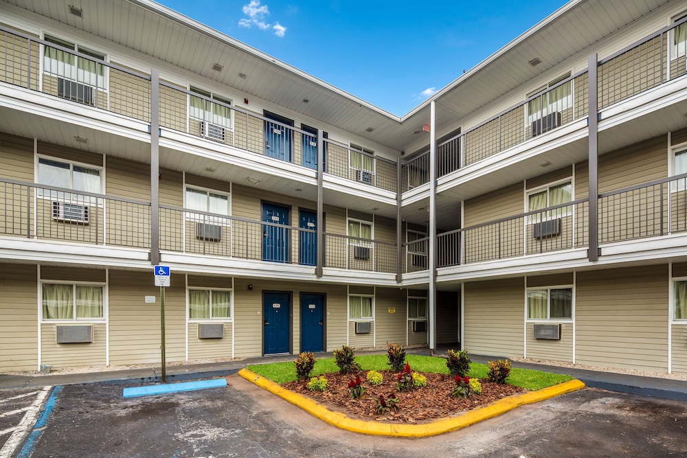 Motel6 Jacksonville, FL - South 39/45