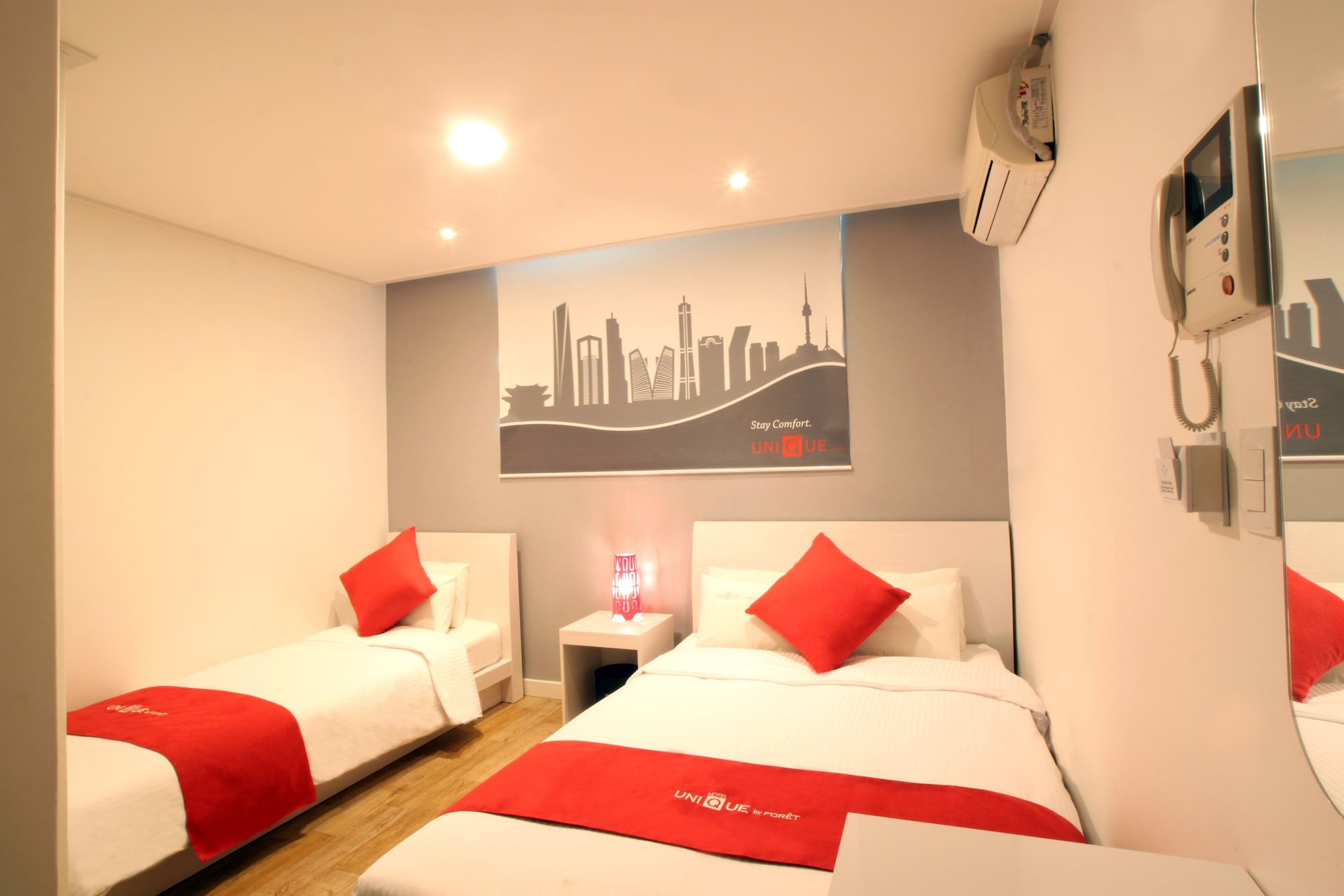 DELUXE, TWIN BEDS
