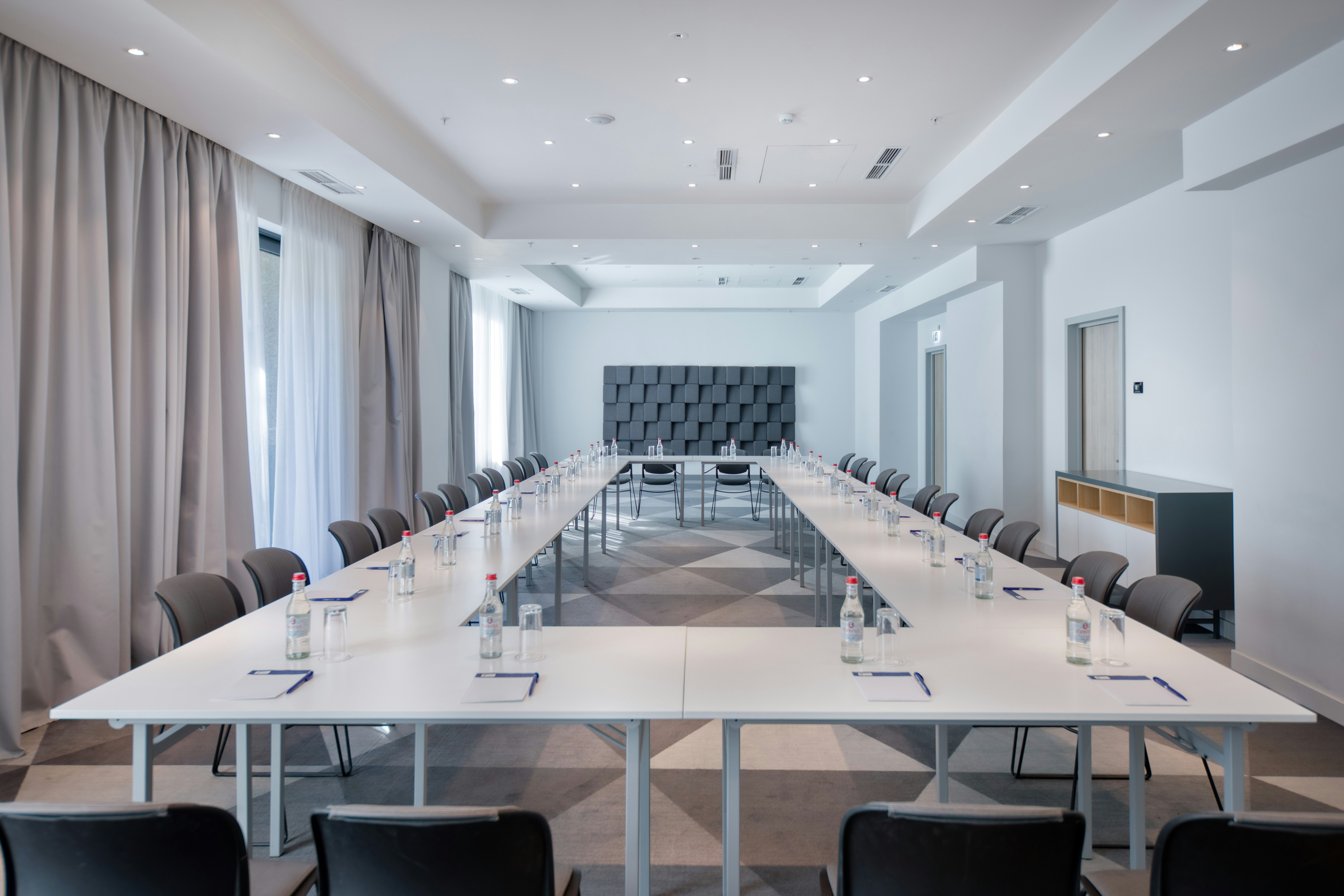 Holiday Inn Express Yerevan 66/81