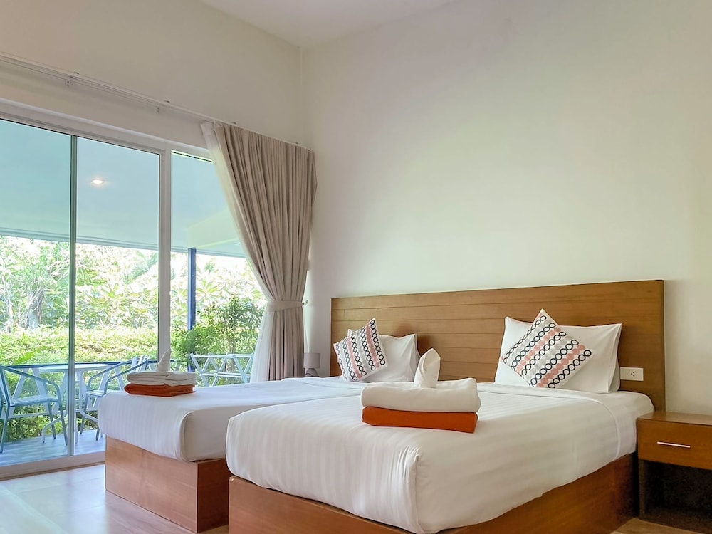 DELUXE, TWIN BEDS, BALCONY