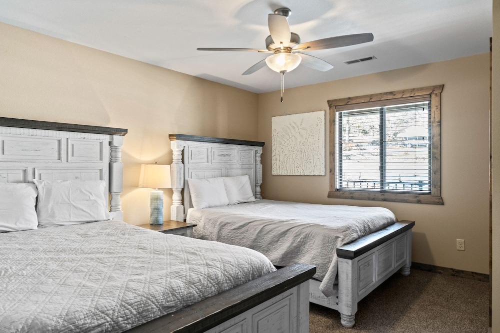 Condo, Loft, Penthouse Suite, King Bed, 4 Queen Beds, Bunk Bed, Lake View, 2 Sofa