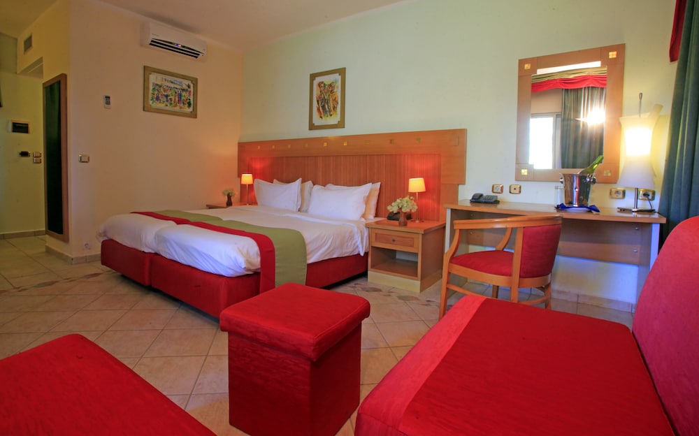 The Kairaba Beach Hotel 33/75