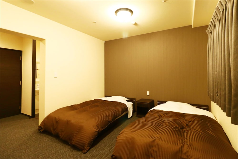 Karasawa Inn 23/63