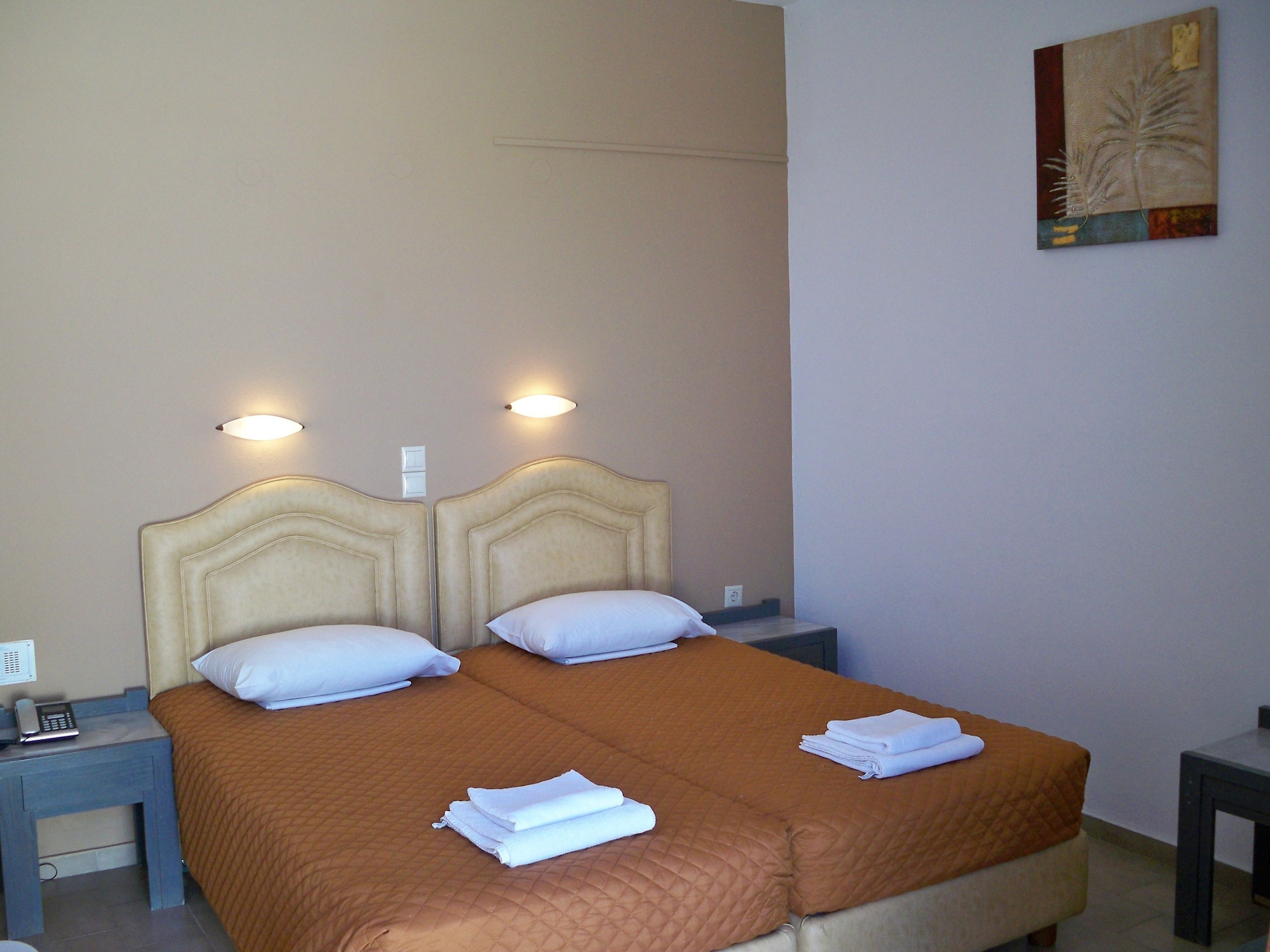 TRIPLE ROOM