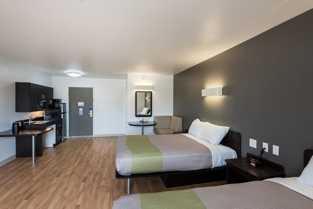 Studio6 Mccarran, NV - Sparks - Tahoe - Reno Industrial Center 19/49