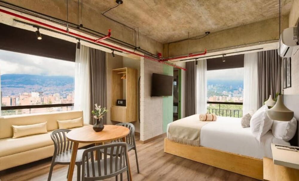 Urbit Social Lofts 12/35