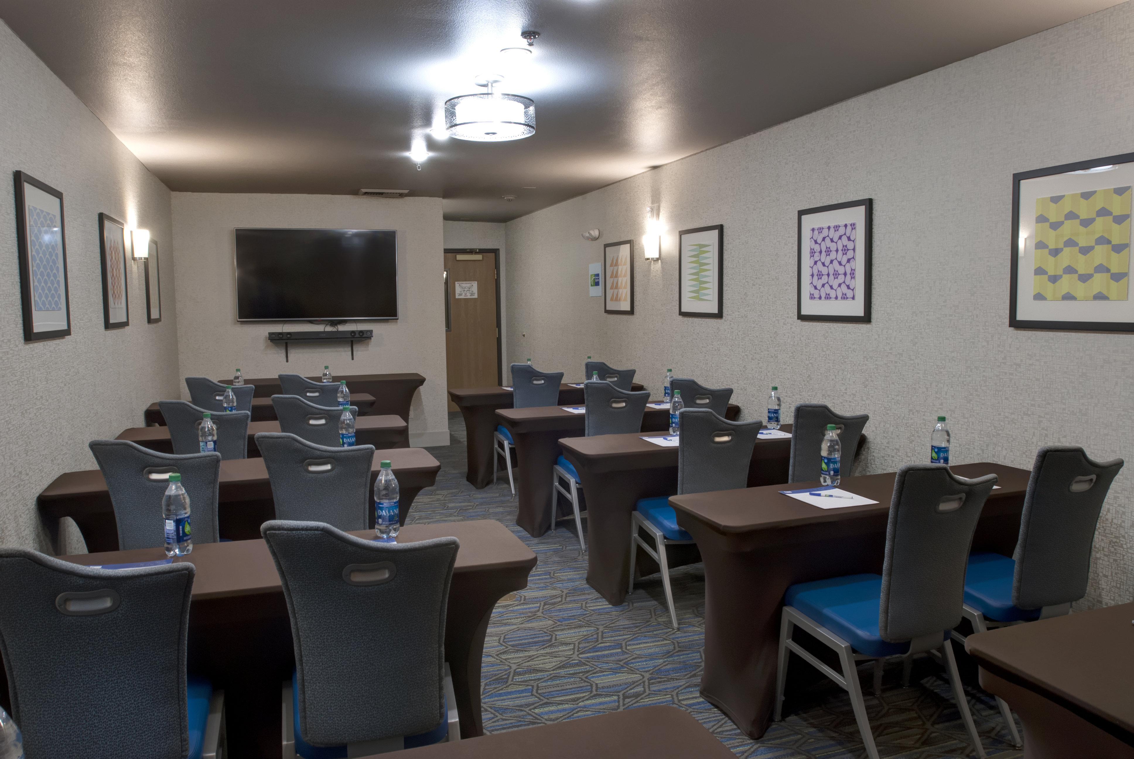 Holiday Inn Express and Suites Interstate 90 12/19