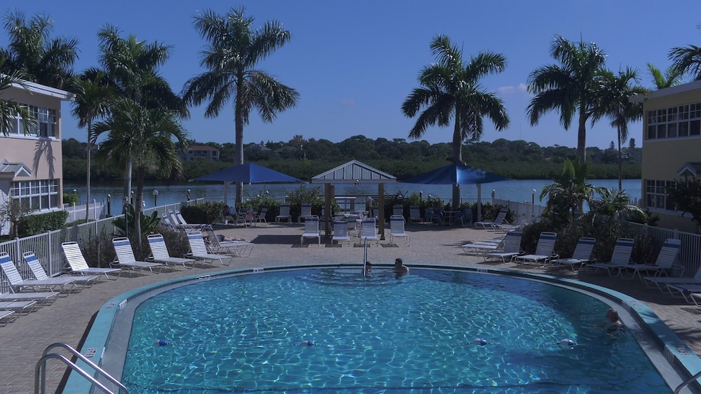 Barefoot Beach Resort 18/77