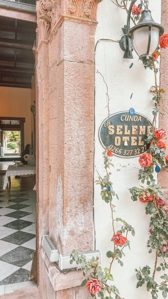 Eden Selene Hotel 44/47