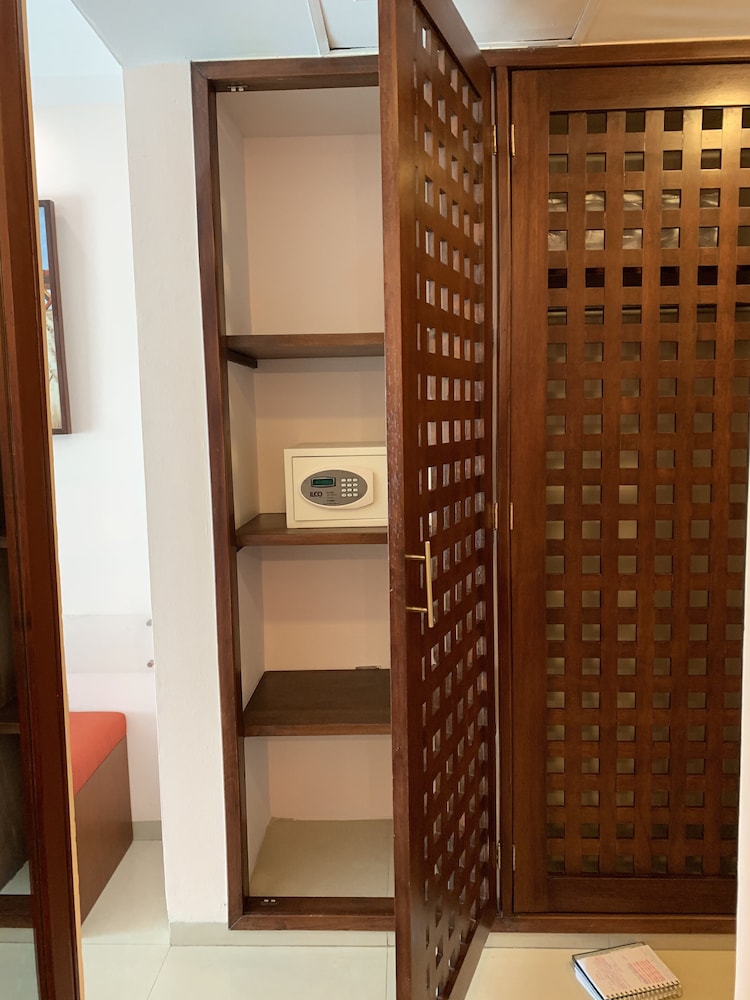 WYNDHAM MERIDA 49/58