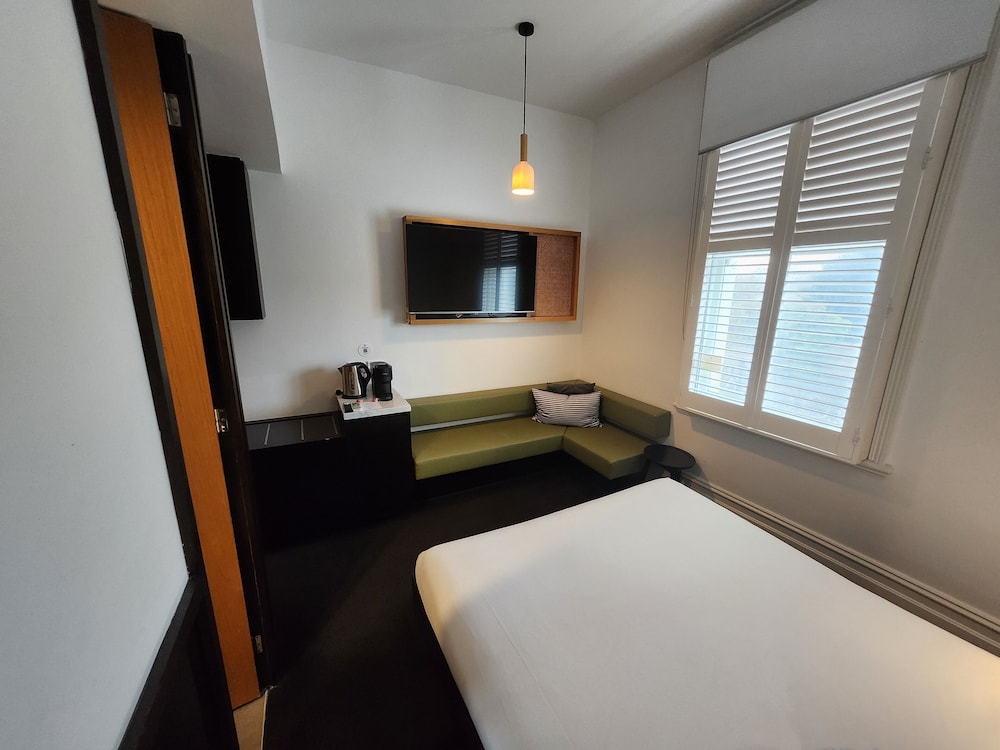 Middle Park Hotel 29/63