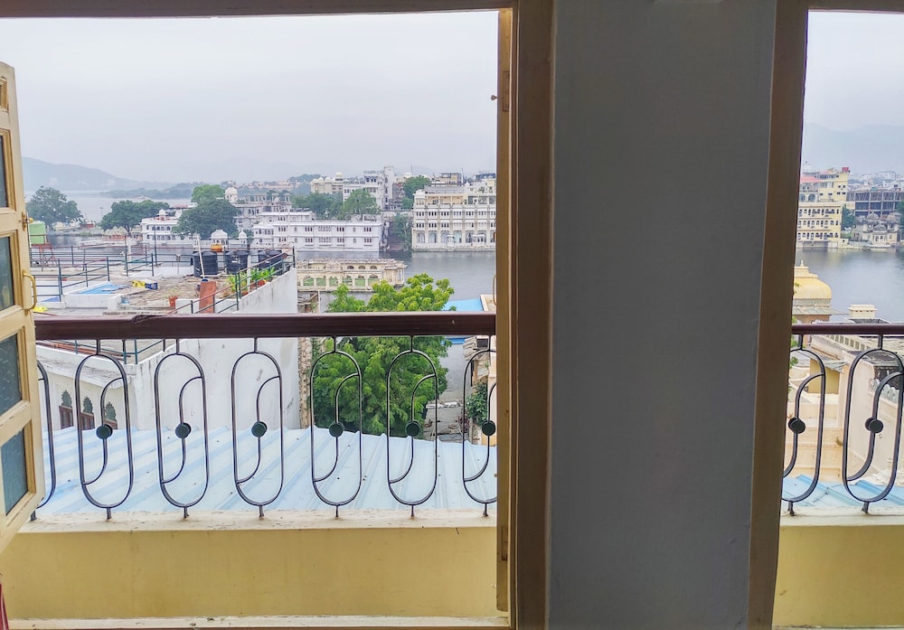 Hotel Lake Ghat Palace، Udaipur 12/53