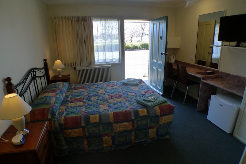 PARKHAVEN MOTEL 10/12