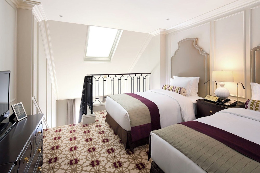 Maisonette, Twin Beds
