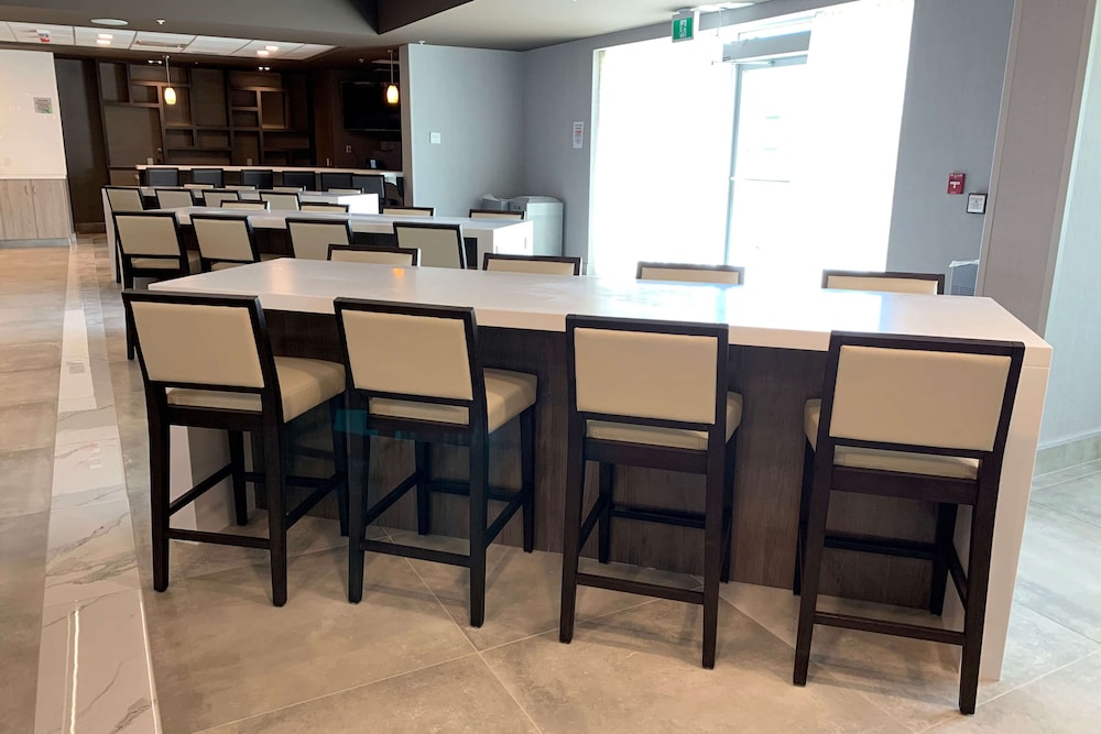 Wingate by Wyndham Kanata West Ottawa 35/49
