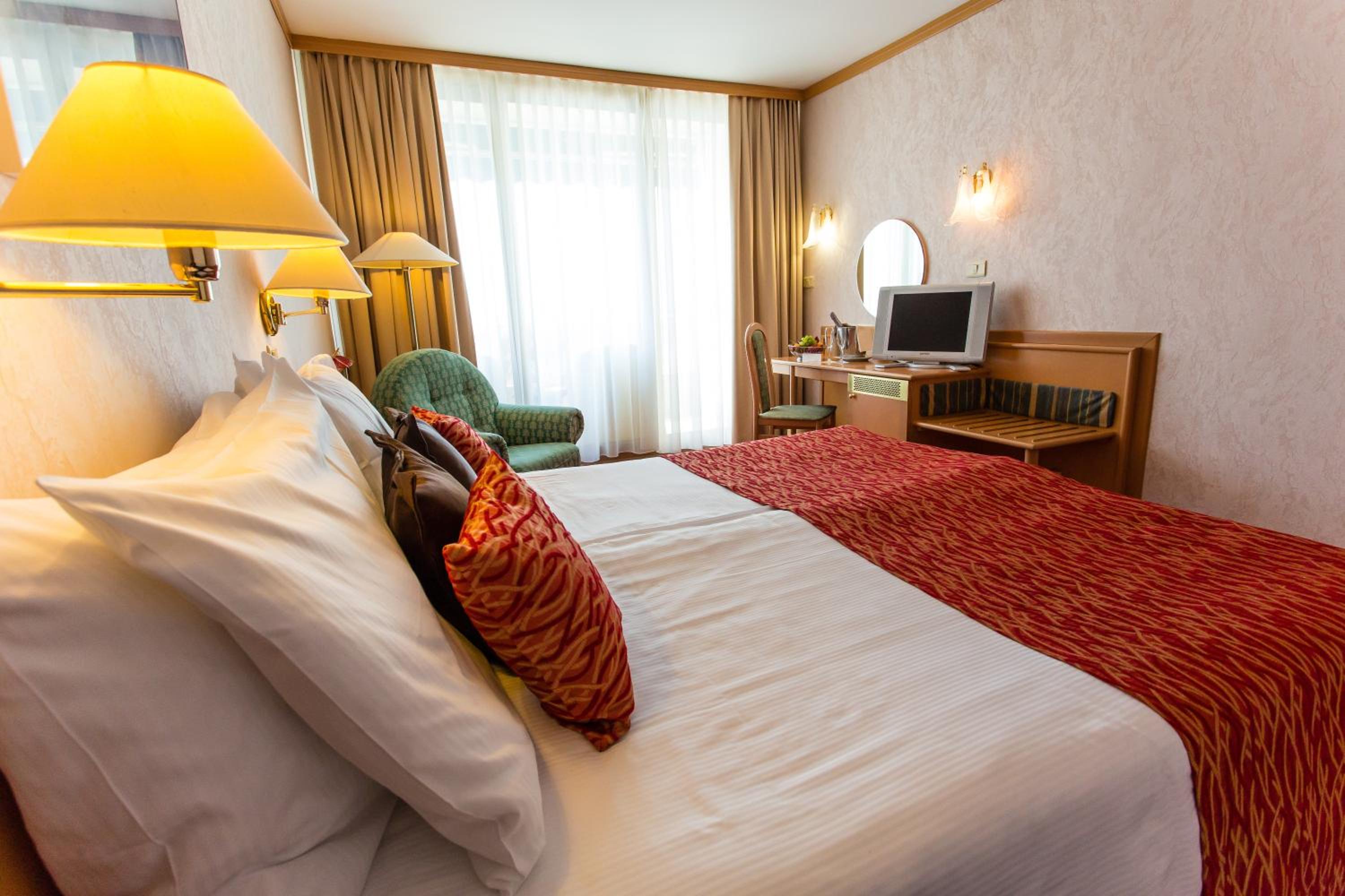 Family Suite, Junior Suite, Queen Bed, Sea View, Balcony